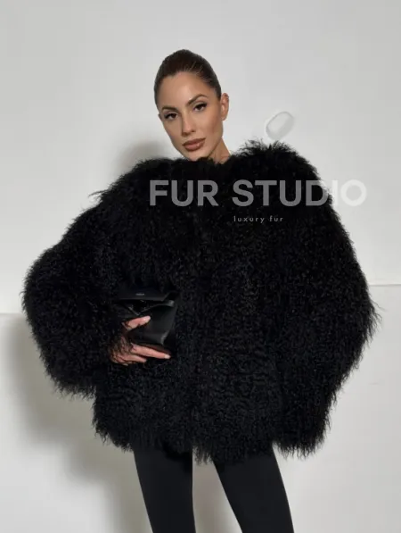 Черная шуба из меха ламы воротник шанель - фото 10
