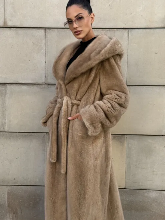 Шуба из скандинавской норки с капюшоном, цельный мех - фото 6