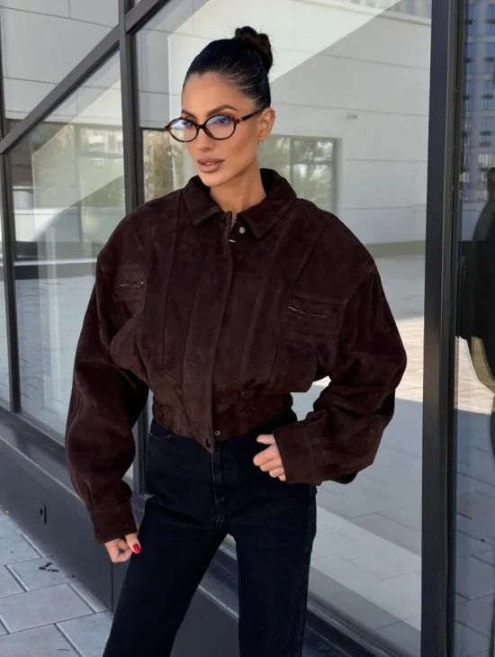 Женская короткая натуральная замшевая куртка - цвет коричневый - фото 6