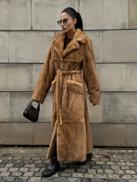 Шуба - халат maxi из меха норки Caramel с накладными карманами - фото 6