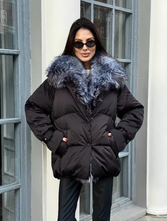 Модный пуховик в стиле Oversize с натуральным мехом чернобурки - фото 6
