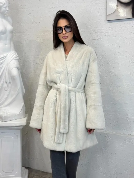 Светлая норковая шуба - халат средней длины из велюровой норки - фото 4