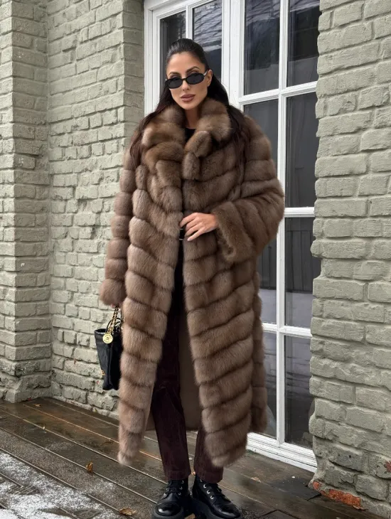 Длинная шуба из меха куницы - фото 11