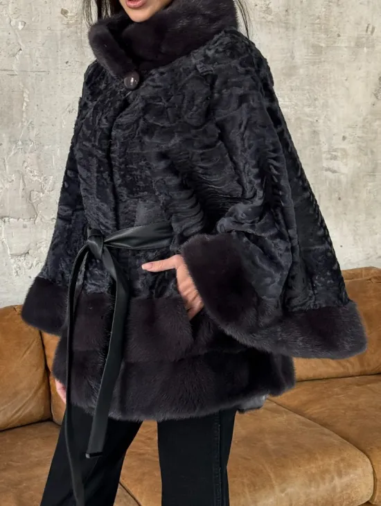 Меховое пончо - шуба из натурального меха каракульчи с отделкой из норки - фото 2