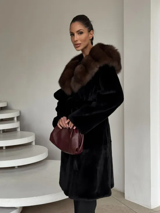 Шуба женская из норки PREMIUM с капюшоном кобра из меха куницы - фото 9