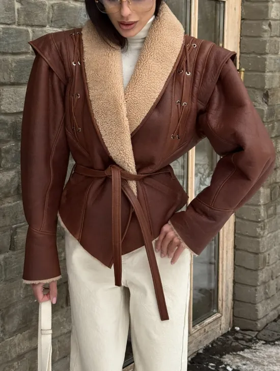 Стильная куртка - дублёнка на запах с поясом - фото 4