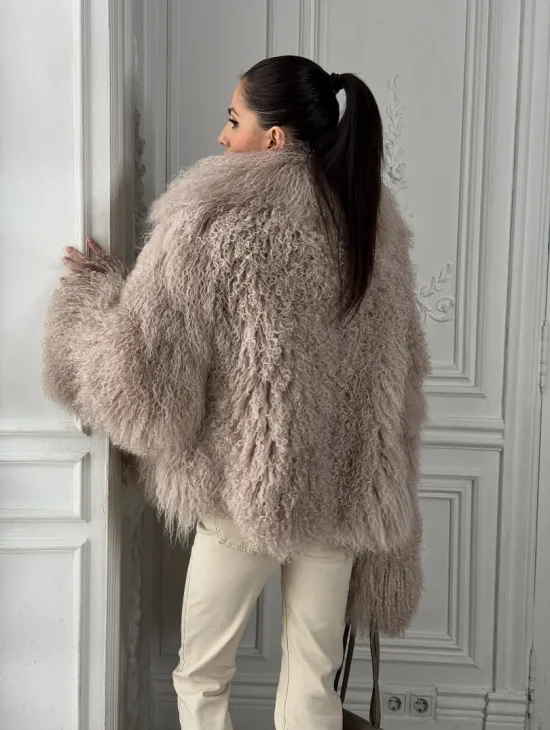 Шуба из меха ламы «Пломбир» с английским воротником - фото 7