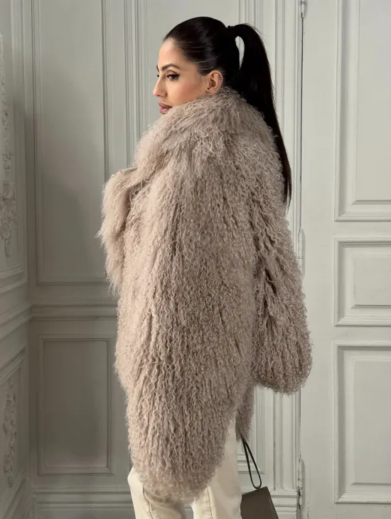 Шуба из меха ламы «Пломбир» с английским воротником - фото 2