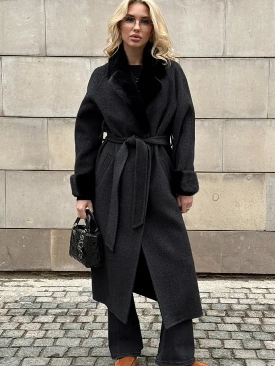 Женское демисезонное шерстяное пальто-халат с отделкой из меха норки - фото 6