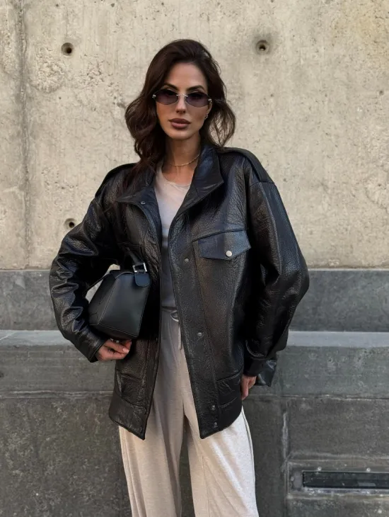 Модная черная куртка из натуральной кожи 