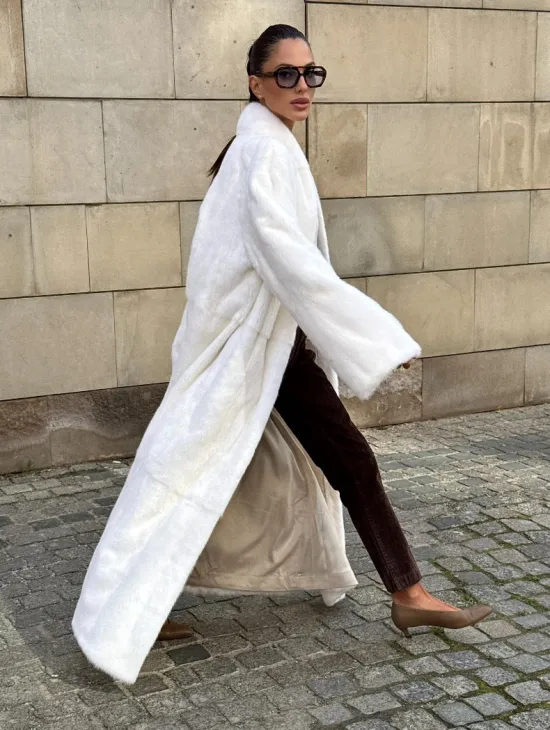 Классический стиль, белая норковая шуба - мех SAGA - фото 10