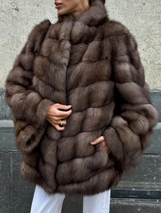 Женская шуба из меха куницы в цвете соболь - фото 2