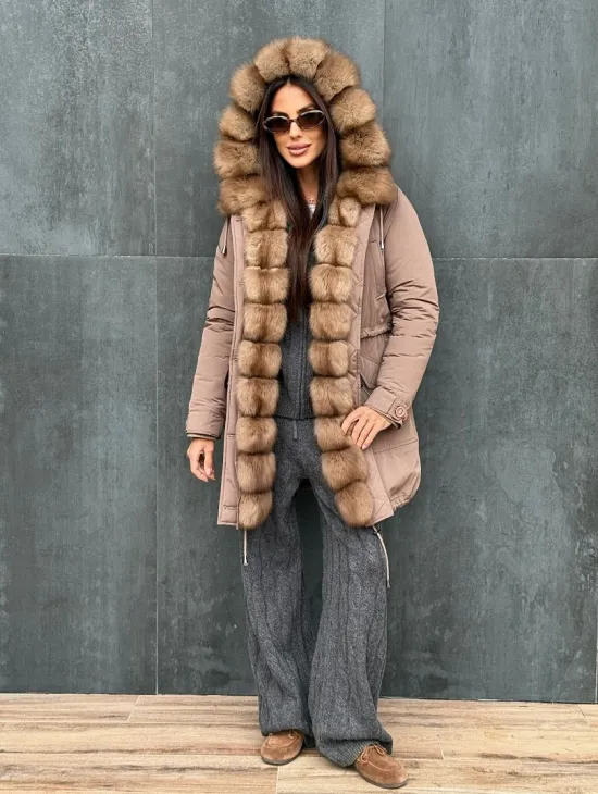 Женский пуховик с мехом куницы - фото 8