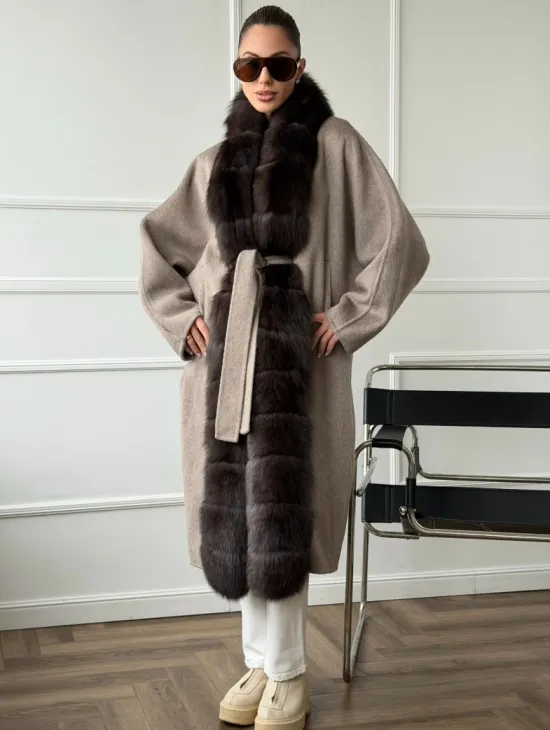 Длинное пальто с мехом финского песца - фото 0