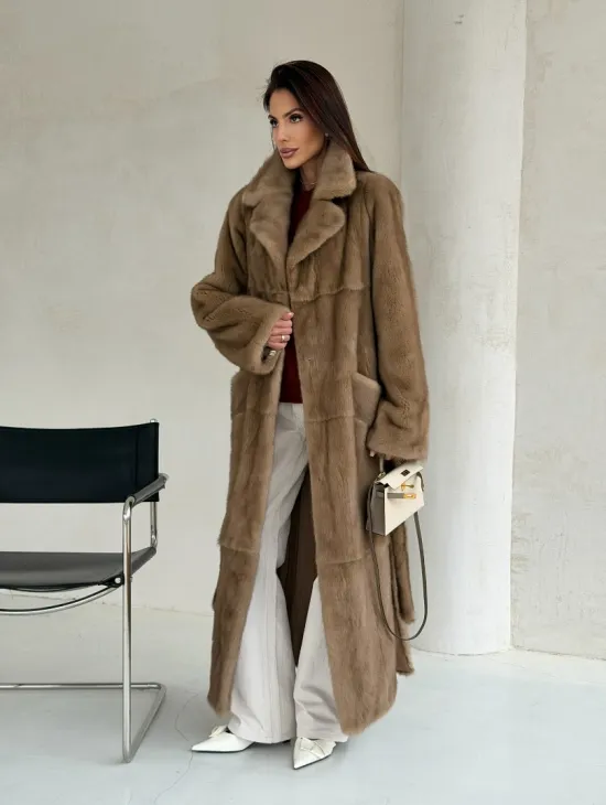 Прямая норковая шуба с меховым поясом - фото 9