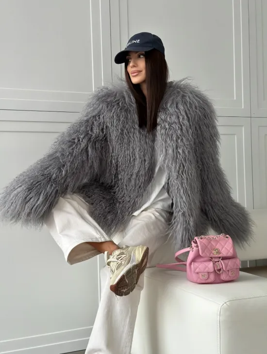 Серая шуба из натурального меха ламы - фото 14