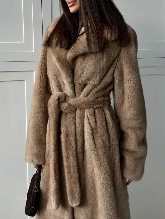 Прямая шуба из меха норки с поясом (бежевая) - фото 2